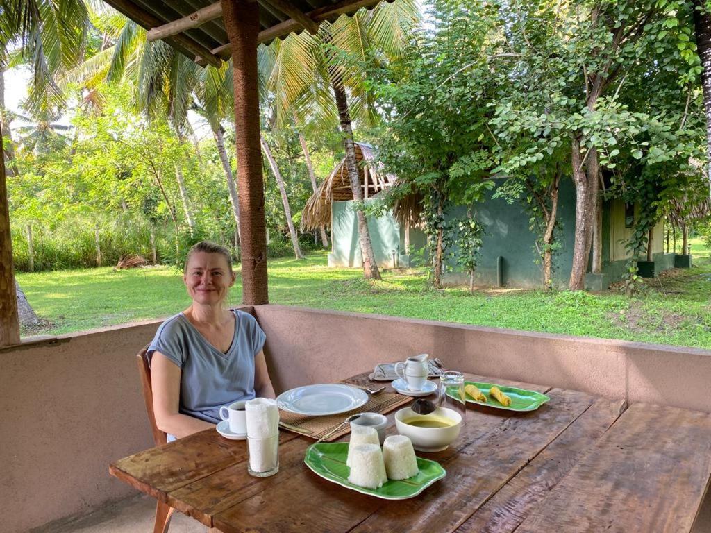 Jungle View River Camping Udawalawe Exteriör bild